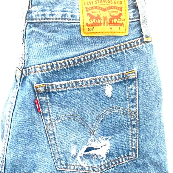 LEVI'S 501 Original Distressed Denim Shorts - Picture 6 of 7